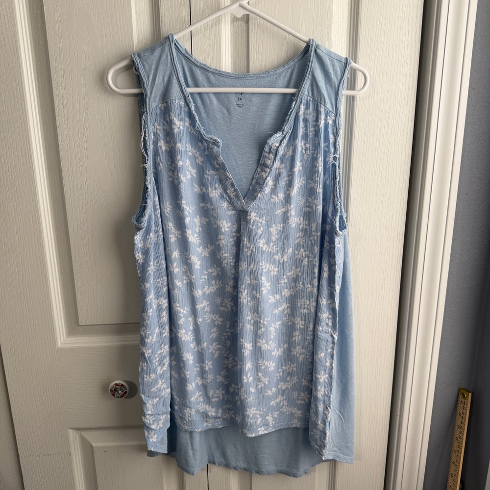 Dip blue‎ white floral crinkle tank top size 1X